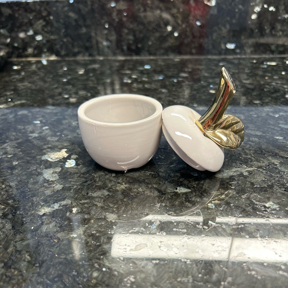 Porcelain 🍎 Apple-Shaped Trinket Holder
